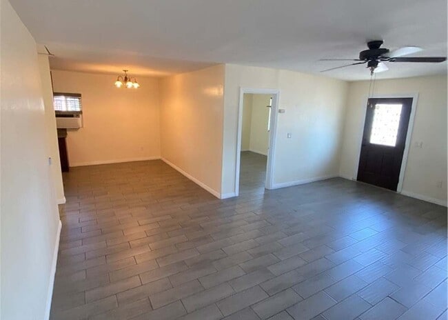 Foto del edificio - 1235 W Florence Ave