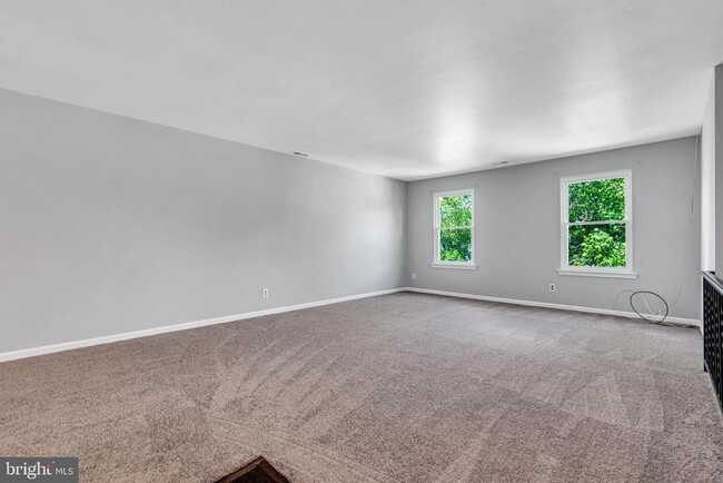 Foto del edificio - 5 Harrington Ln