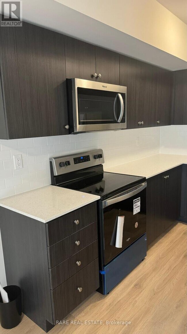 Building Photo - 56 Elizabeth St S