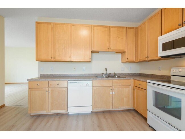 Building Photo - 2167 Village Trail
