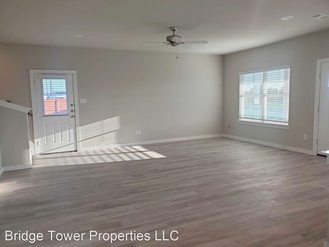 Building Photo - 4 br, 3.5 bath House - 4112 Sarno Dr