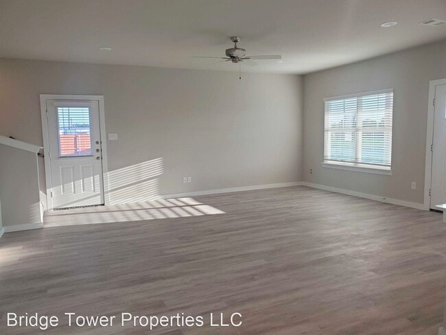 Foto del edificio - 4 br, 3.5 bath House - 4112 Sarno Dr