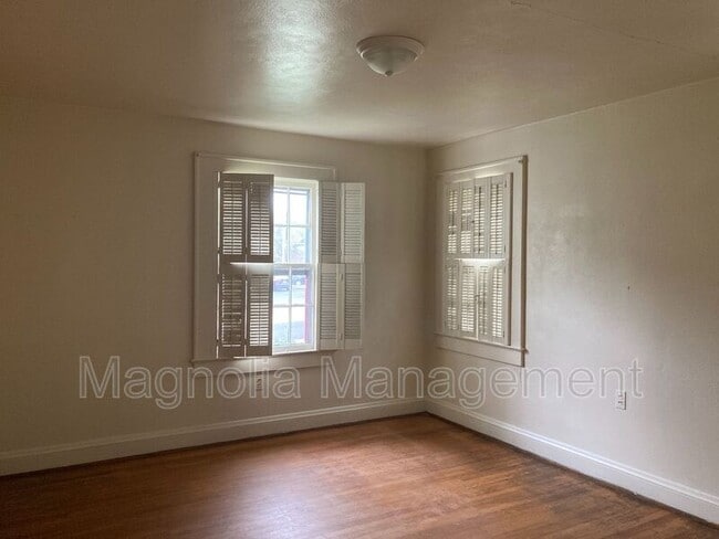Building Photo - 137 W Andrews Ave