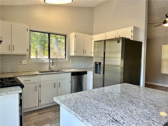 Foto del edificio - 3897 Murdock Ln