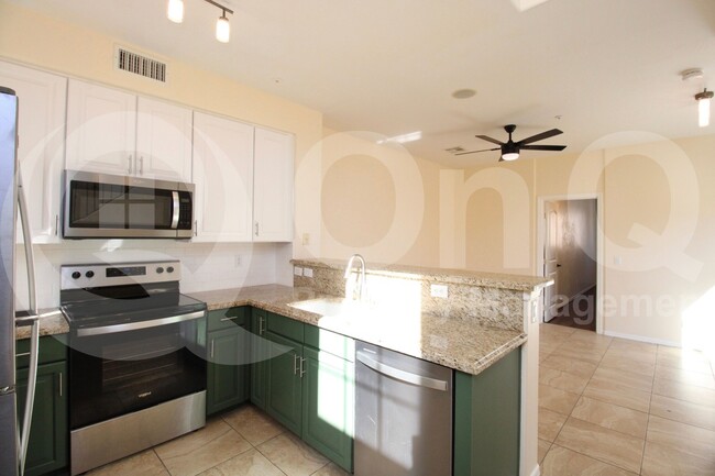 Building Photo - 4049 E Windsor Dr