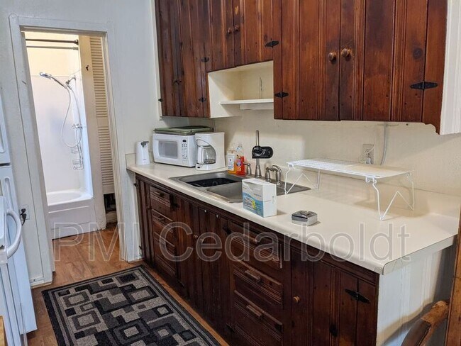 Foto del edificio - 6143 Ivanhoe St