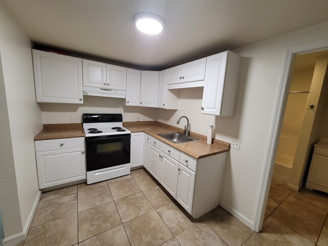 Foto del edificio - 555 S Tuttle Ave