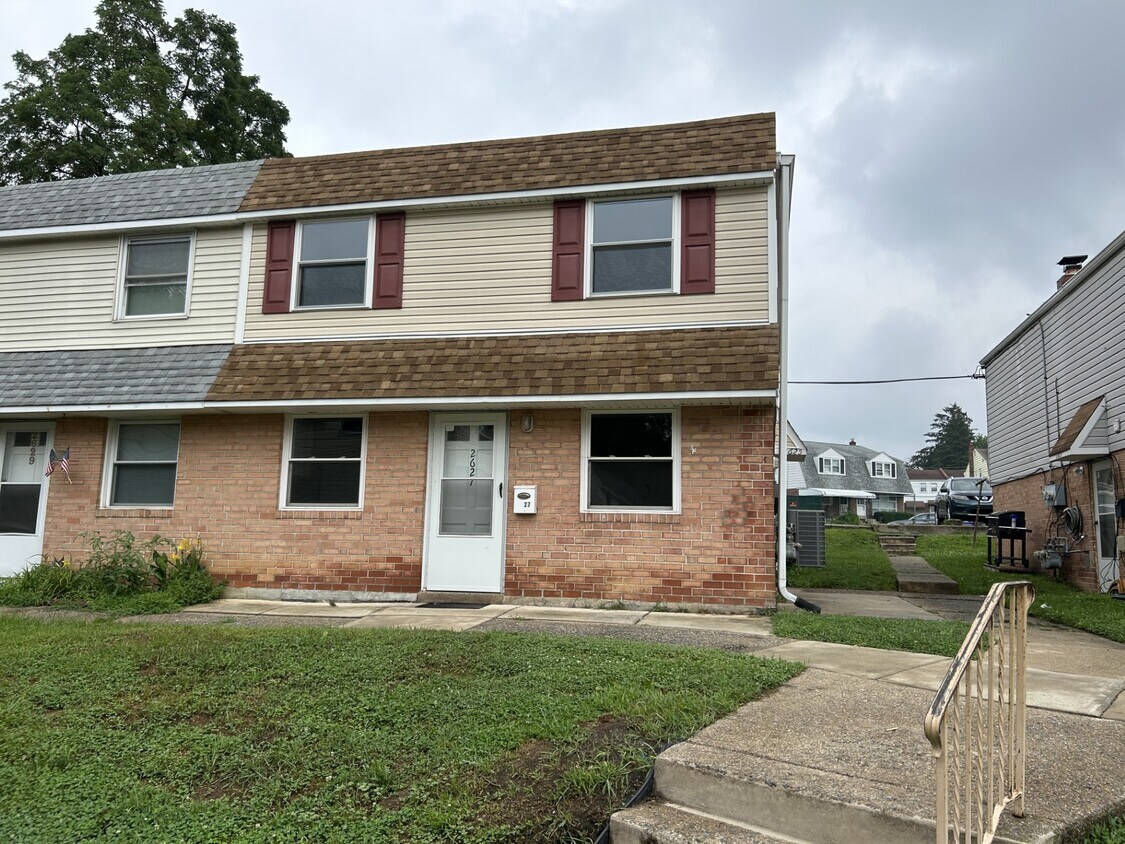 1st floor and 2nd floor unit available - 2625 Parkside Ter