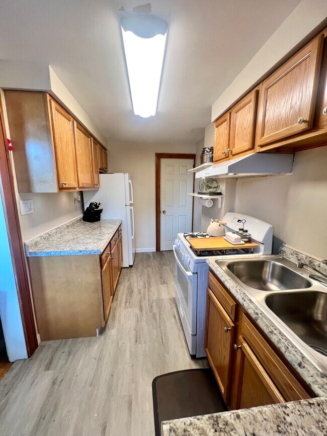 Kitchen - 149 Montville St