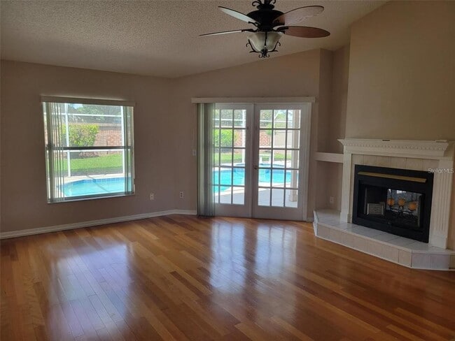 Building Photo - 2735 Eagle Lake Dr