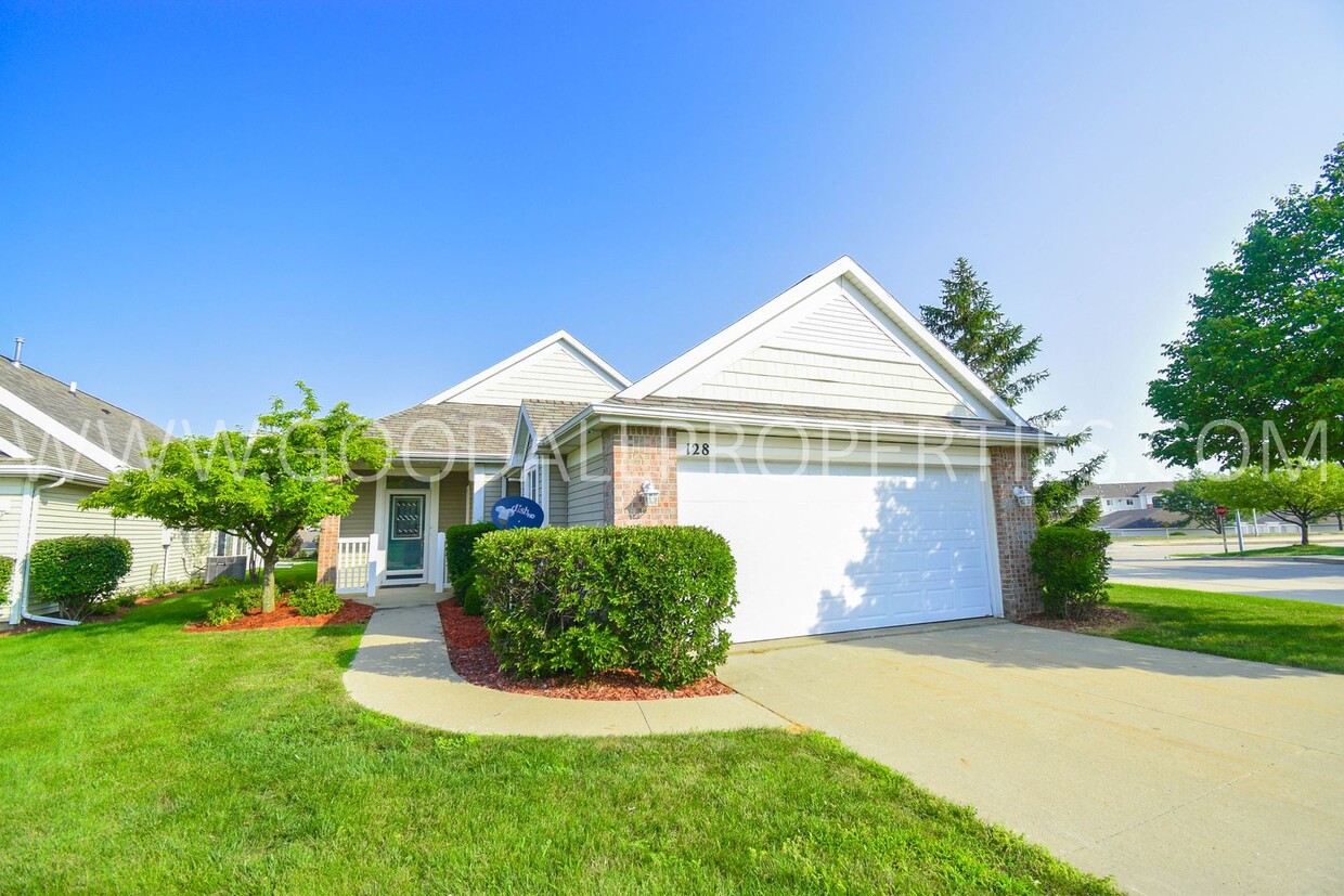 Primary Photo - 2 Bedroom 2 bath Town Home in West Des Moines