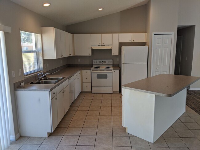 Building Photo - 3 Bedroom 2 Bath w/ an Office in Leesburg