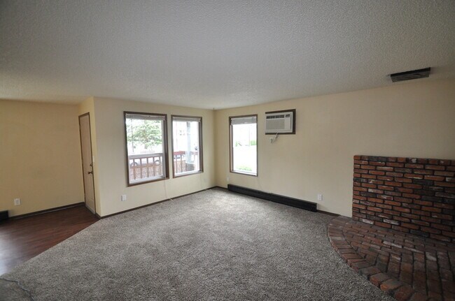 Building Photo - 8705 N Colton St