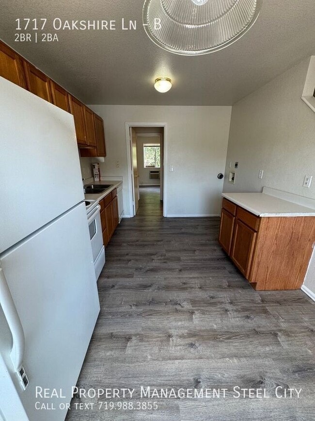 Foto del edificio - 1717 Oakshire Ln