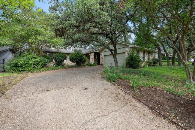 Foto del edificio - 3138 Honey Tree Ln