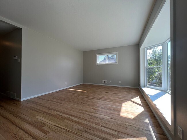 Foto del edificio - 3-bed 2-bath House in Northglenn available July!