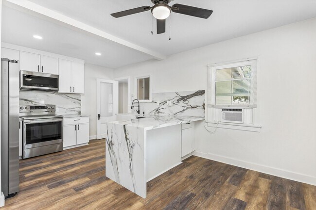 Foto del edificio - Newly renovated  1-bedroom backhouse in Mentone!