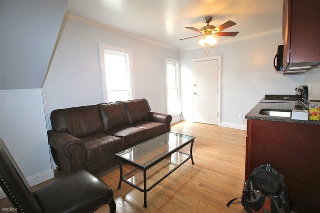Building Photo - 2 br, 1 bath  - 713 E Kingsley St Apt 4 #4