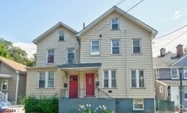 Building Photo - 173 Spruce St