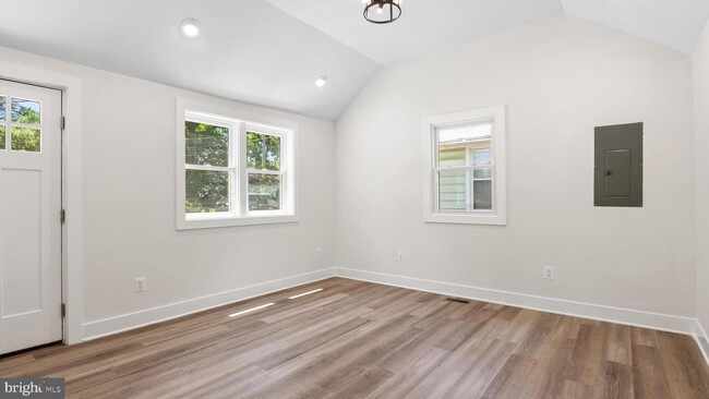 Building Photo - 305 Carmody Hills Dr