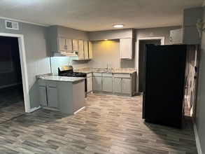 Building Photo - 626 Burdette Ave