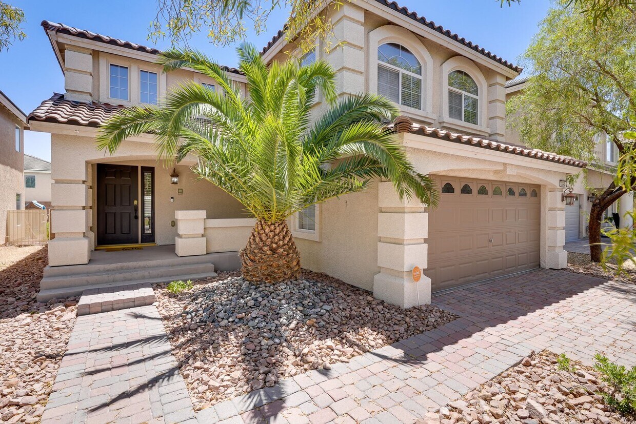 Foto principal - 4-Bedroom Home with Heated Pool & Spa