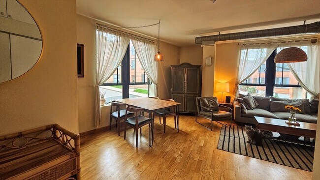 Foto del edificio - 251 Heath St