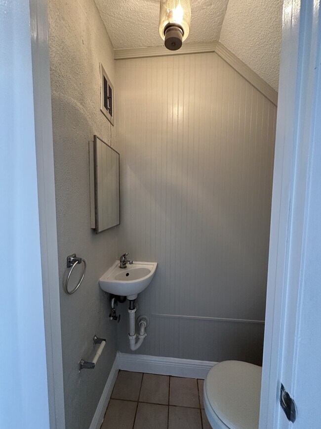 Foto del edificio - 55 Needle Blvd