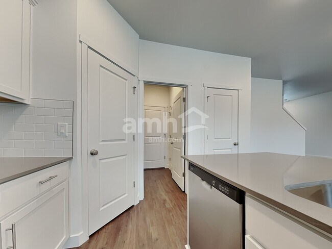 Foto del edificio - 7921 Selah St SW