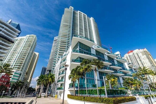 Foto del edificio - 1331 Brickell Bay Dr