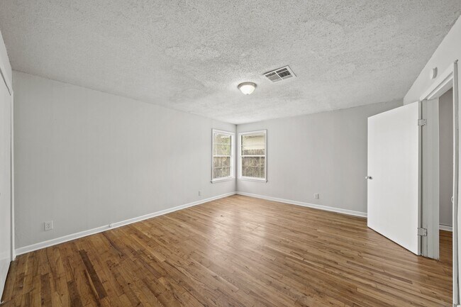 Foto del edificio - 6806 Woodrow St