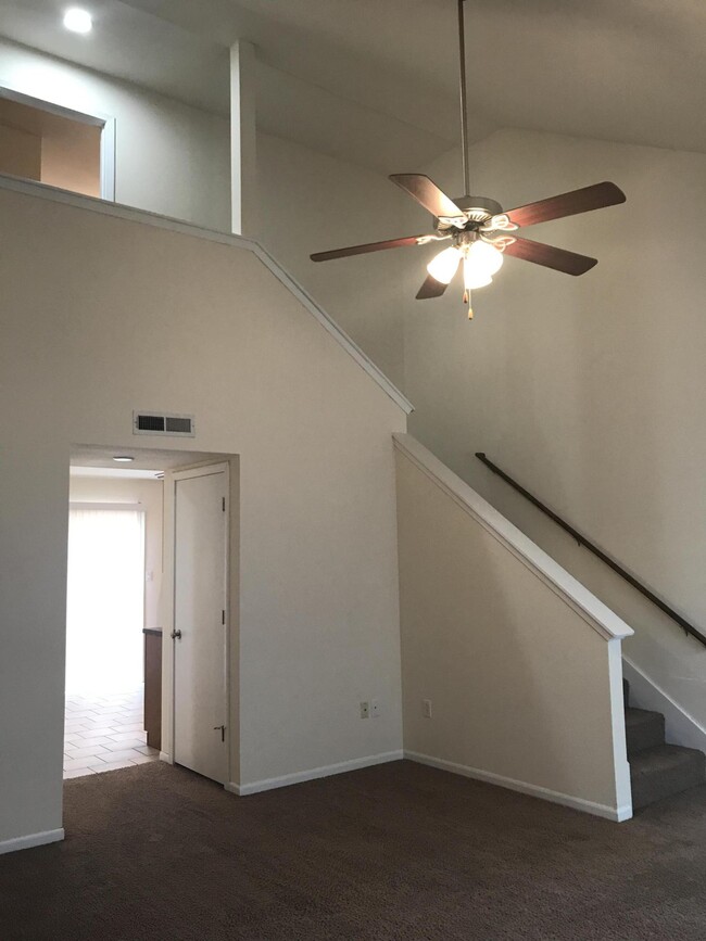 Building Photo - 707 Glenstone Dr