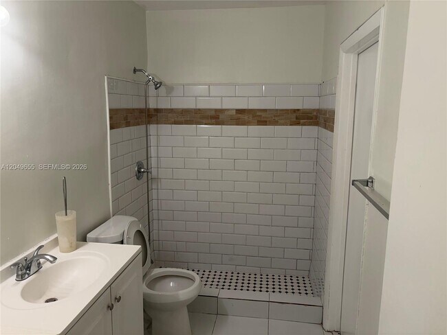 Foto del edificio - 5853 McKinley St