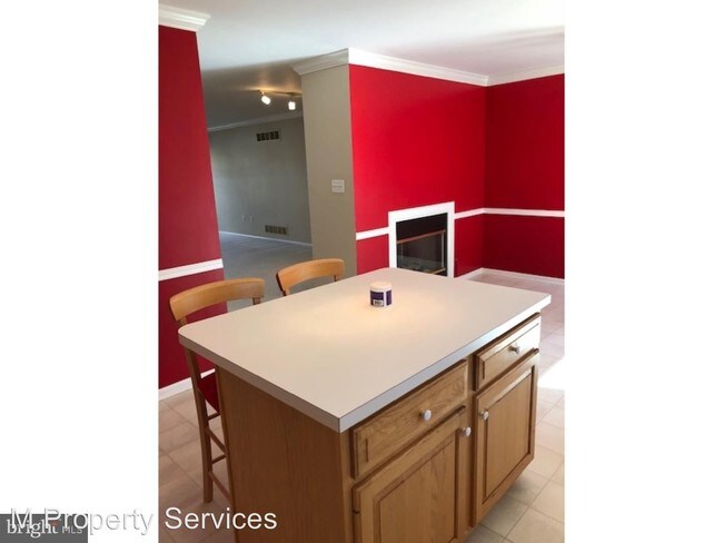Building Photo - 4 br, 2.5 bath House - 905 Kennedy Court