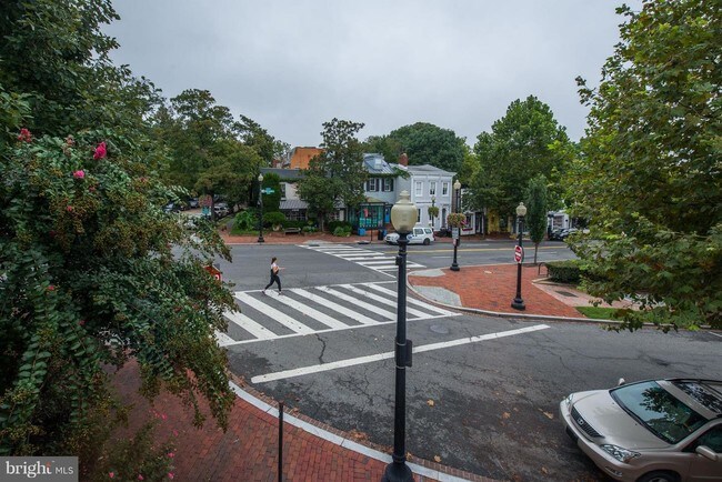 Building Photo - 1660 33rd St NW