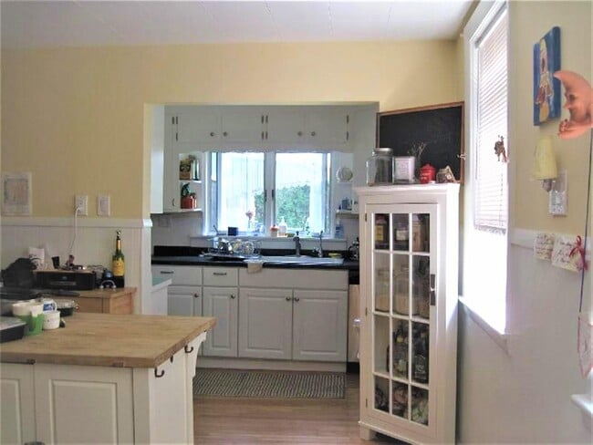 Building Photo - 81 Bartlett St