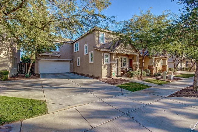 Building Photo - 2308 E Wayland Dr