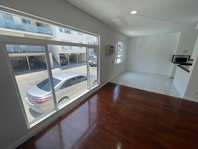 Foto del edificio - 7707 Romaine St