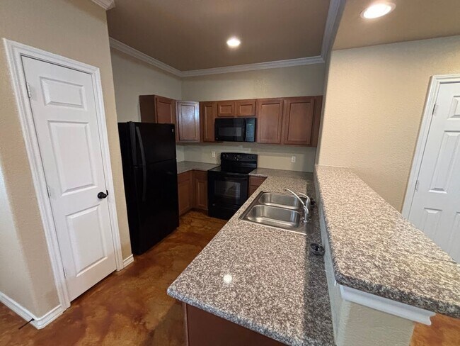 Building Photo - 3 bed 2.5 bath townhome located near 1604 ...