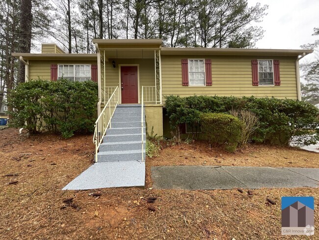 Building Photo - 2595 Woodland Dr NW