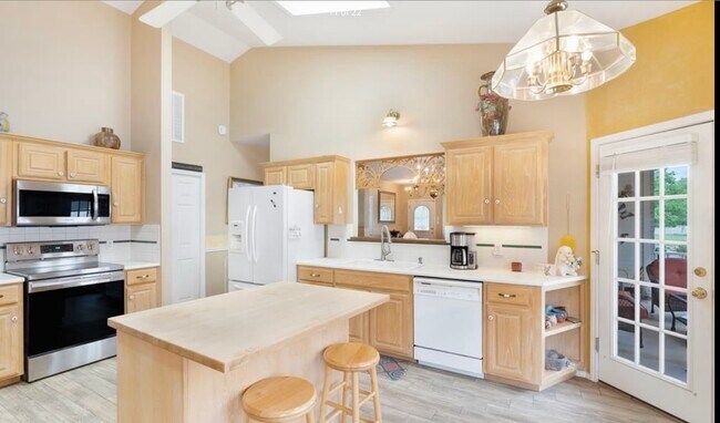 Foto del edificio - 721 Riverhill Blvd