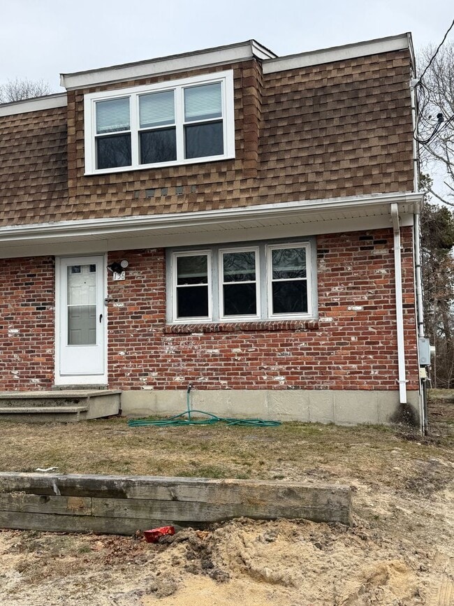 Building Photo - 136-138-138 W Yarmouth Rd