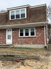 Building Photo - 136-138-138 W Yarmouth Rd