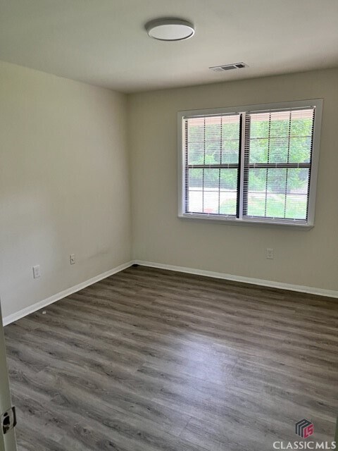 Building Photo - 1051 Kings Mill Run N