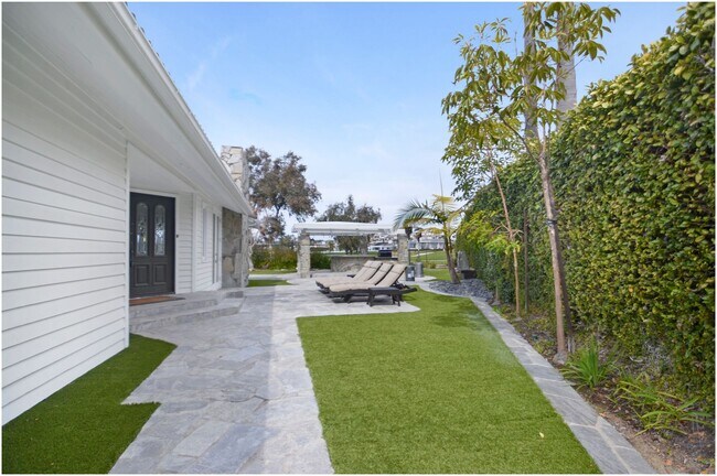 Building Photo - Single Level Golf Course Stunning Home Dana Point!