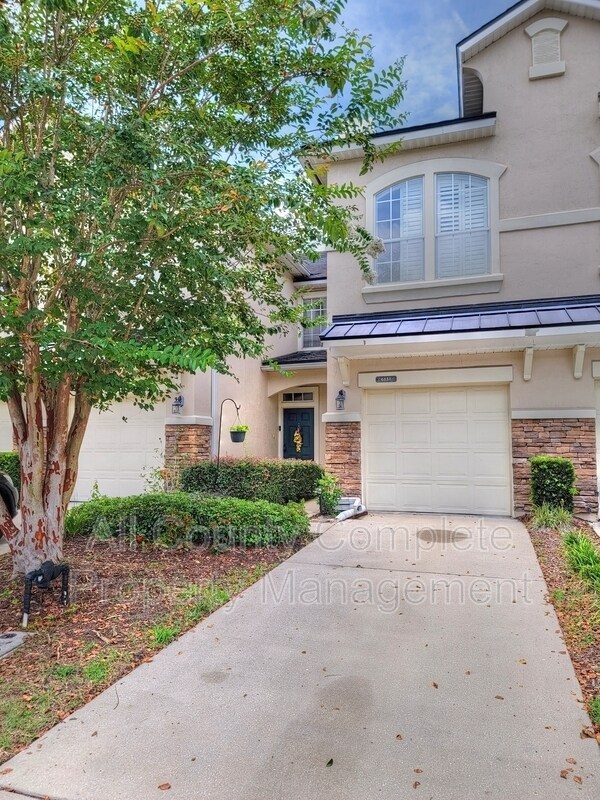 Building Photo - 6131 Bartram Village Dr