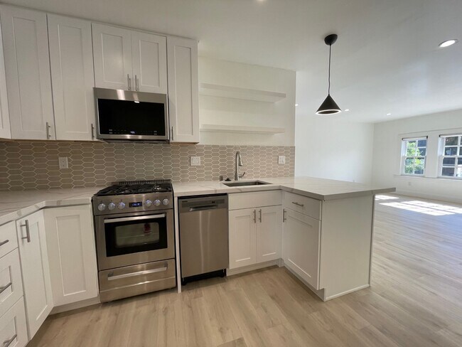 Kitchen - 552 Belvedere St