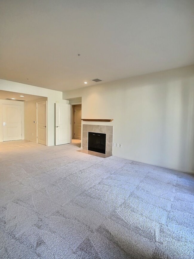 Foto del edificio - Huge 2 Bedroom/2 Bath Condo with Storage in Downtown San Jose