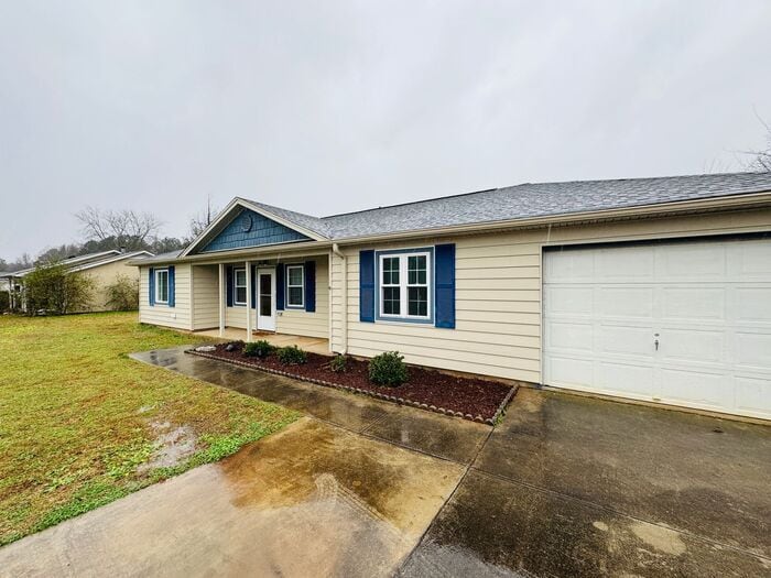 Building Photo - Coming soon with LARGE FENCED YARD, and lawn care INCLUDED