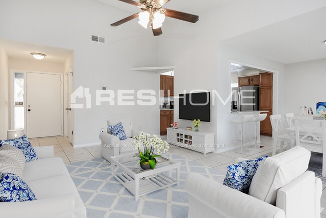 Foto del edificio - 5527 Long Lake Dr